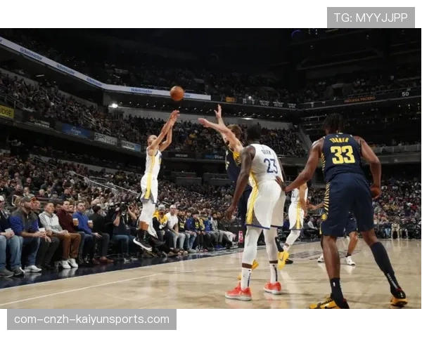 勇士进攻体系强调转移球与快速移动 与步行者动态进攻理念相似